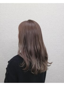 ビューティーサロン コマ(koma) ハイライトで作る大人な外国人風ヌードベージュヘアカラー