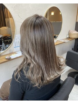 アノイ ポム(annoii_pom) 柔らかベージュ