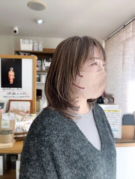 リスボーン(RESBORN) 白髪を楽しみたい方にオススメ、ハイライトのデザインミディアム