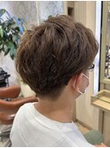 王道メンズナチュラルパーマ外ハネ無造作ハイトーンカラー