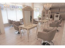 シェリモ(Cherimo)の雰囲気（解放感のある広い店内）