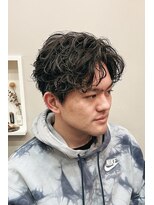 スナッグルサロン(SNUGGLE SALON)&nbsp;シャドウパーマセンターパートフェザーショートスパイラルメンズ