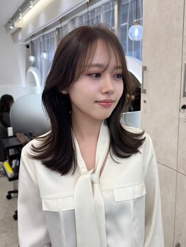 ネモネ バイ ミリー 梅田茶屋町(nemone by milly) くびれレイヤーカット×くすみブラウン