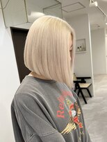 ヴィア 京都烏丸(Via)&nbsp;ボブ/ホワイトブロンド/ダブルカラー/ハイトーン/切りっぱなし