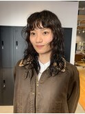 顔周りレイヤーで垢抜ける｜ミディアムのゆるパーマ