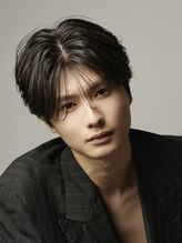 アロ 渋谷(Alo)&nbsp;黒髪毛流れセンターパート×毛流れパーマ