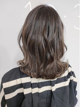 コヨミ(koyomi) ハイライトを活かしたミディアムレイヤー20代/30代/40代