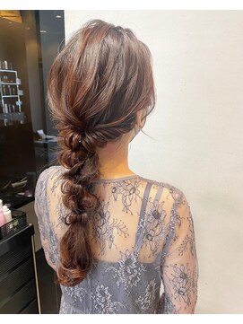 フィオーレ ヘアデザイン(FIORE hair design) 編みおろし　結婚式　お呼ばれ　二次会