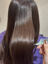 リア(Liea)&nbsp;光を纏う艶髪に