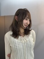 ブロンド(Blonde)&nbsp;ミディアムレイヤー　抜け感カラー