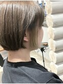 シアベージュコンパクトショート耳掛けスタイル大人可愛い20代