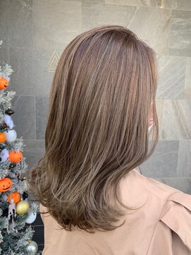 メゾン アヴァロ(Maison Avallo) #オリーブベージュ #ゆるふわミディアム