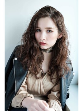 ムーア(MUA) ミディアムパーマ×ナチュラルカール