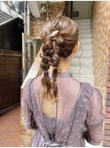 ポニーツインの編みおろし：絶妙タイトゆるふわパーティーヘア