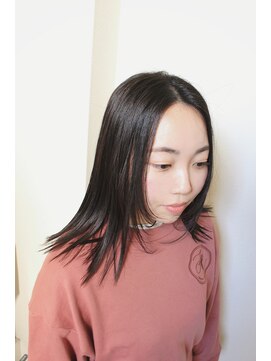 ビアージュ(Viage) :ストレートヘア　:ナチュラル外はね　:顔まわりレイヤー