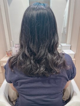 コーエン(cowen) 大人かわいい☆寒色系カラーが映えるゆるふわパーマ♪セミロング
