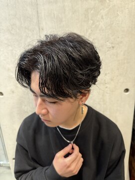 リベルテ グリット(Liberte Grit) フェザーパーマセンターパート20代毛流れパーマピンパーマ眉毛