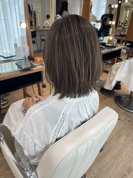 ネオリーブ チロル 横浜西口店(Neolive CiroL.) シークレットハイライト ミディアムレイヤー 【miku】