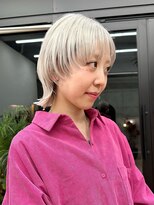 ヌエン 渋谷(NU/EN)&nbsp;冬ボブレイヤー/ショートレイヤー/シルバーアッシュ/小顔カット