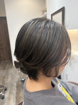 リュッカ(Lycka) 小顔ショート白髪ボカシハイライト