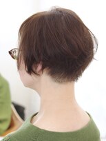 バレット(BALETT)&nbsp;前下がりシルエットのショートボブスタイル【白髪ぼかし】