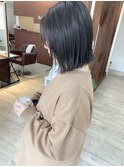 ネイビーアッシュの切りっぱなしボブ
