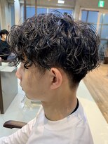 フィフス(fifth)&nbsp;ツイストパーマ　サイドパート　ツーブロックマッシュウルフ