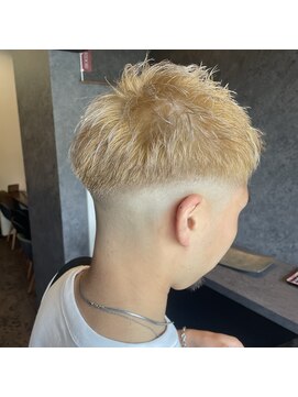 ヘアーデザイニング アルドール ミルクティーフェード