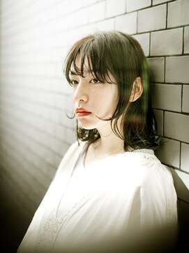 ドゥーア 代官山(Door) 顔周りのデザインが可愛いミディアムヘア