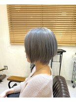チリンバイロストシティー(Chillin by LOSTCITY)&nbsp;ホワイトシルバーショートボブ透明感カラーダブルカラー