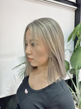 ウィクシーミミ 栄矢場町店(wixy mimi) ホワイトベージュ