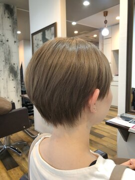 ヘアデザイニング アヴァンセ(HAIR DESIGNING Avance) 【Avance】ハンサムショート×ミルクティーベージュ@田中康喜