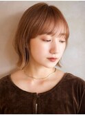 コーラルオレンジ ミディアムヘア くびれヘア ラウンドバング