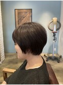 ペタンコ髪を自然にふんわり見せる大人ショート
