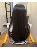 暗めグレージュで艶髪スタイル
