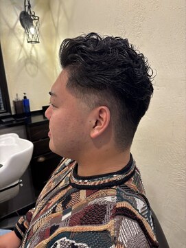 スカイマスターバーバー 渋谷(SKY MASTER BARBER) ウェーブパーマフェード<理容室>[床屋/シェービング/メンズ］