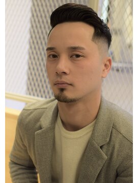 スワッグバーバースタジオ(SWAG BARBER STUDIO) サイドパートスキンフェード