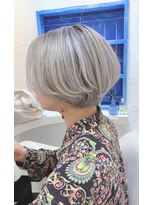 ウーロス(uros.)&nbsp;ホワイト×ショート