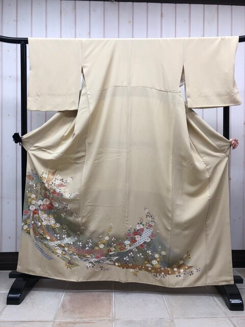 留袖 色T-３　￥14500～(着付料込み)