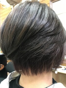 レヴィゼ 黒髪パーマナチュラルハッシュカットボブブリーチなしカラー