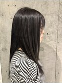 暗めグレージュ
