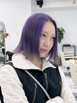 リル 溝の口(LiL) 切りっぱなしボブ×パープルカラー/ブリーチ/レイヤーカット