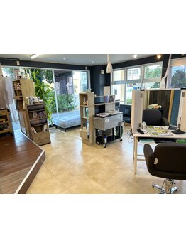 前回履歴も参考にStylistがマンツーマン施術◎定期的なmen'sカット（月に一度のメンテナンス）で最短15分！