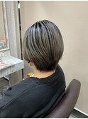 オリーブグレー・赤み消し・透明感カラー・レディースショート