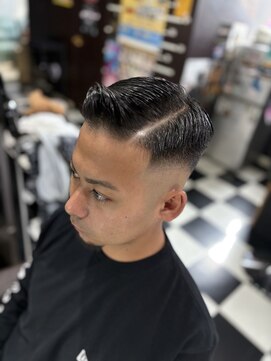 バッドバーバー 沖縄那覇(BADBARBER NAHA) サイドパート/スキンフェード