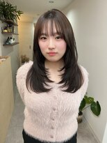 クイ(quii) 顔まわりカットとこだわりのレイヤーでつくる小顔ミディアム|