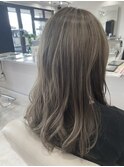 ロング× アッシュグレージュ