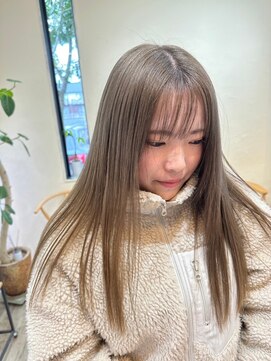 シフト(SHEEFT) ミルクティーベージュサラツヤ髪ストレートロングシースルー前髪