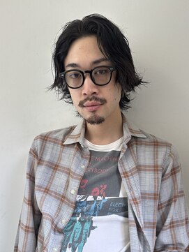 ランプ 代官山(the lamp) センターパートニュアンスパーマフェザーパーマ黒髪