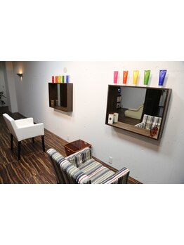 【駐車場完備】ゆったり落ち着くプライベートサロンで、お客様一人ひとりの理想のスタイルへ導きます＊